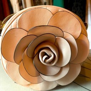 LIKE NEW MICHAEL KORS FLOWER BAG